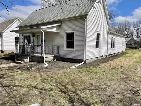 112 N 12th St, Herrin, IL 62948 photo 2