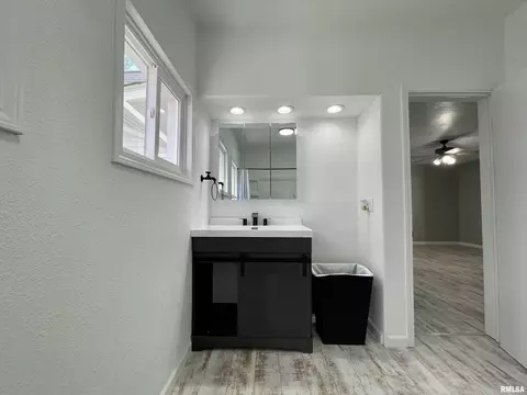 112 N 12th St, Herrin, IL 62948 photo 9