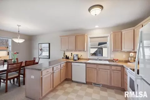 1202 17th Ave, Silvis, IL 61282 photo 6