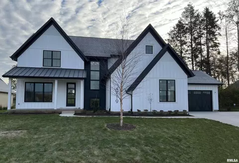 4719 Stone Bridge Ln, Bettendorf, IA 52722