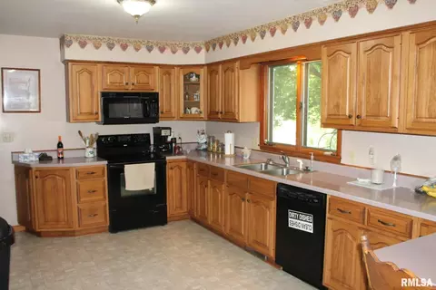 308 E Center St, Cambridge, IL 61238 photo 12