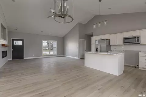 405 E Reeves St, Marion, IL 62959 photo 8