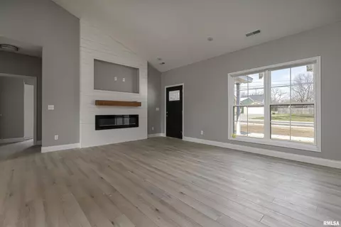 405 E Reeves St, Marion, IL 62959 photo 4