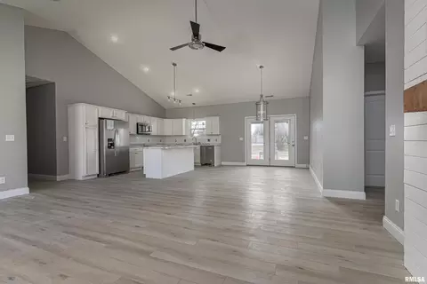 405 E Reeves St, Marion, IL 62959 photo 5