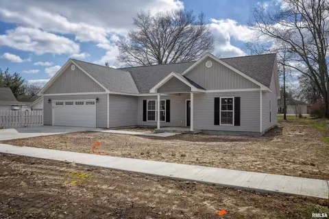 405 E Reeves St, Marion, IL 62959 photo 2