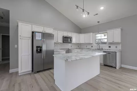 405 E Reeves St, Marion, IL 62959 photo 6