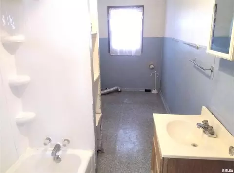 211 Williams St, Barry, IL 62312 photo 14