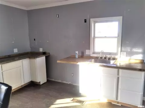 211 Williams St, Barry, IL 62312 photo 8