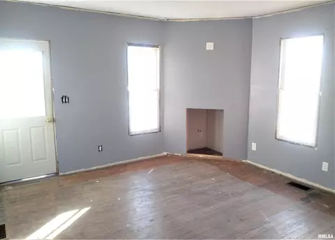 211 Williams St, Barry, IL 62312 photo 5