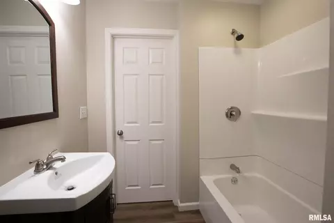1858 3rd St, Moline, IL 61265 photo 28