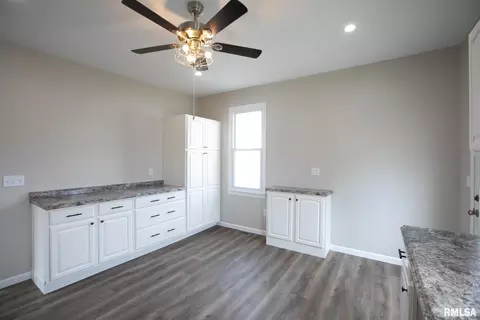 1858 3rd St, Moline, IL 61265 photo 8