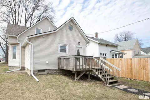 1858 3rd St, Moline, IL 61265 photo 4