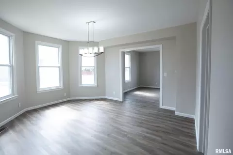 1858 3rd St, Moline, IL 61265 photo 12