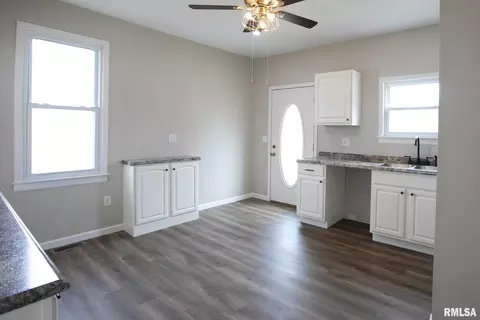 1858 3rd St, Moline, IL 61265 photo 9