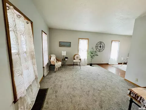 2401 15th St, Moline, IL 61265 photo 4