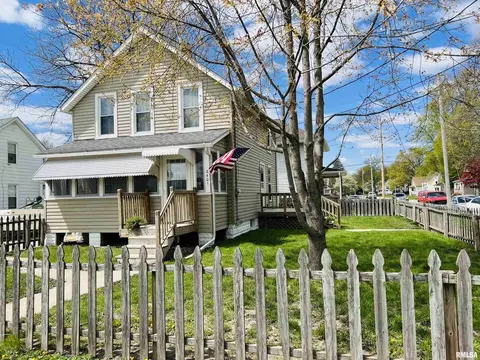 2401 15th St, Moline, IL 61265 photo 1