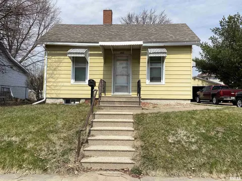 1717 16th Ave, Moline, IL 61265