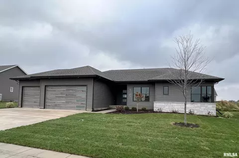 5165 Pinecreek Ln, Bettendorf, IA 52722