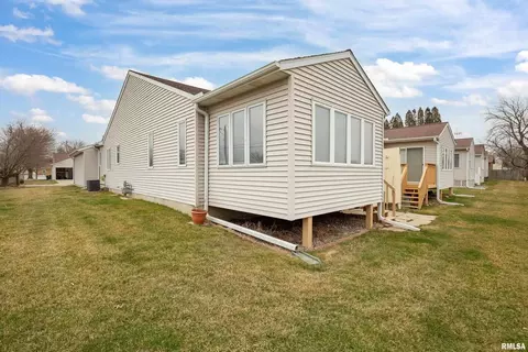 2610 38th St, Moline, IL 61265 photo 24