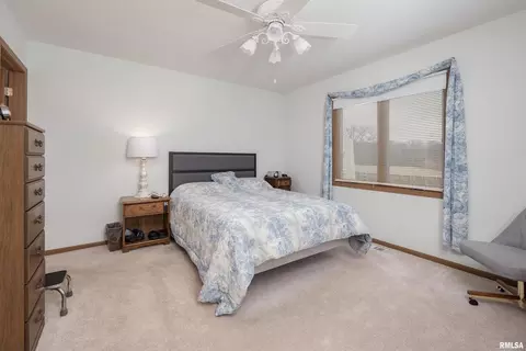2610 38th St, Moline, IL 61265 photo 18