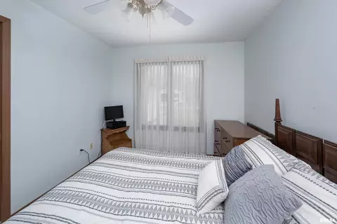 2610 38th St, Moline, IL 61265 photo 16