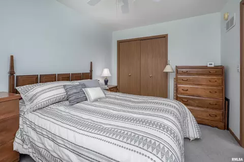 2610 38th St, Moline, IL 61265 photo 15