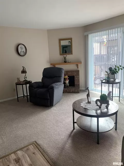 3069 4th St #8, Moline, IL 61265 photo 2