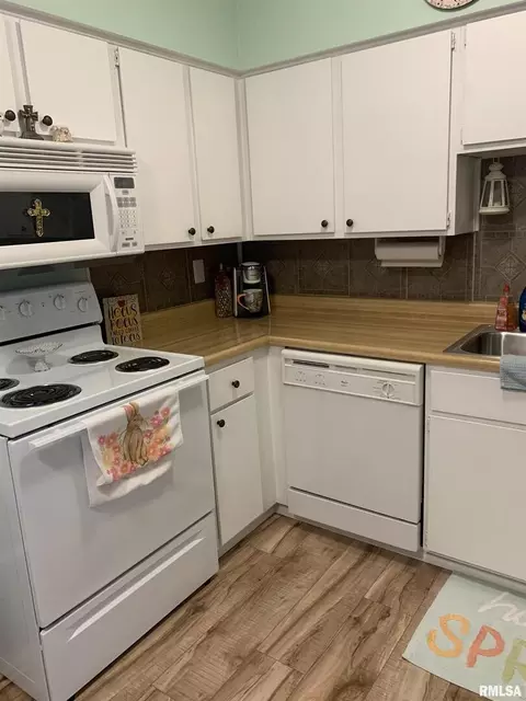 3069 4th St #8, Moline, IL 61265 photo 12