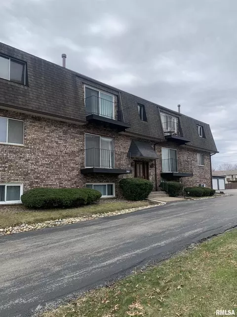 3069 4th St #8, Moline, IL 61265 photo 1