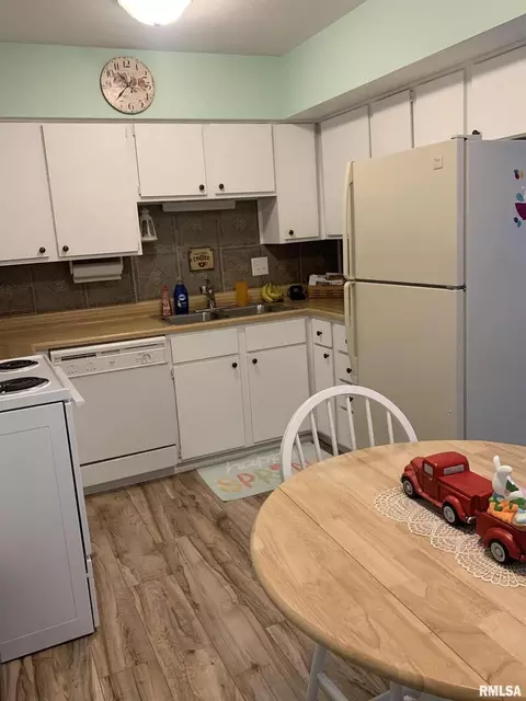 3069 4th St #8, Moline, IL 61265 photo 9
