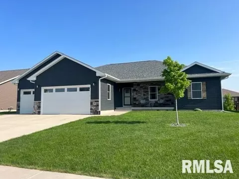 386 W Torrey Pines Dr, Eldridge, IA 52748