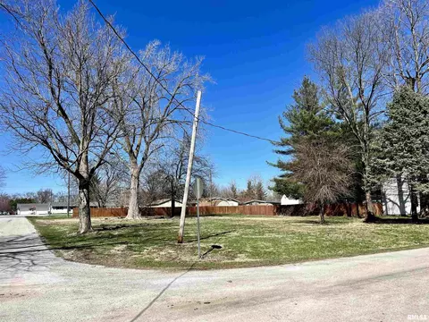 110 4th St, Matherville, IL 61263
