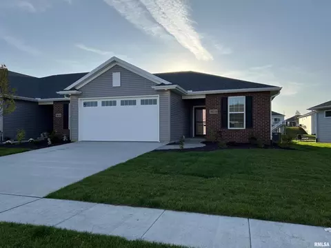 5638 Kristi Ln, Bettendorf, IA 52722