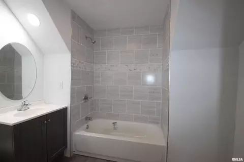 128 10th St, Silvis, IL 61282 photo 9