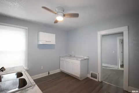 128 10th St, Silvis, IL 61282 photo 3