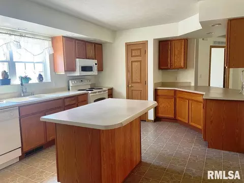 8650 Garden Plain Rd, Morrison, IL 61270 photo 2