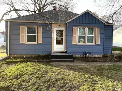 2110 Center Ct, Clinton, IA 52732