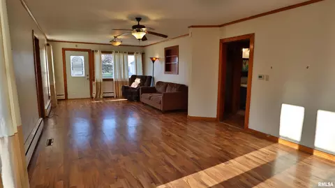 312 W Ray St, Christopher, IL 62822 photo 3