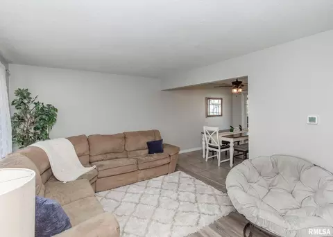 504 N 6th St, Eldridge, IA 52748 photo 5