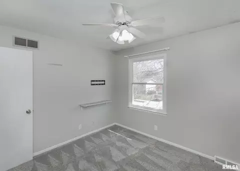 504 N 6th St, Eldridge, IA 52748 photo 17