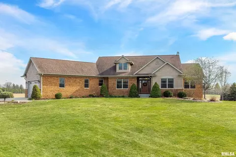 101 Whispering Creek Ln, Geneseo, IL 61254