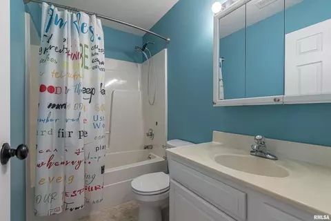 1414 E Willow Dr, Marion, IL 62959 photo 5