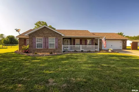 1414 E Willow Dr, Marion, IL 62959