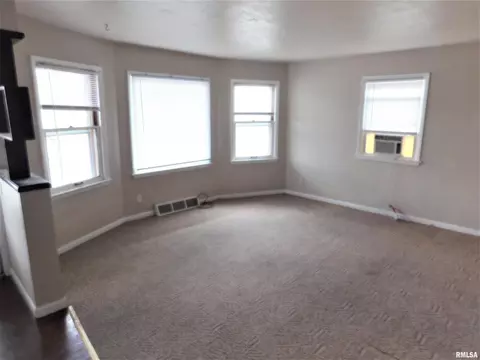 1919 1919 12 16th St, Moline, IL 61265 photo 5