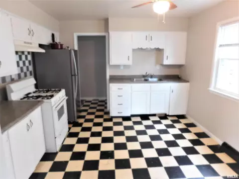 1919 1919 12 16th St, Moline, IL 61265 photo 6