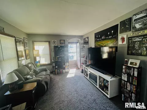 3803 26th St, Moline, IL 61265 photo 3