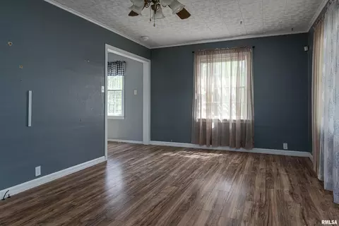 606 S 7th St, Herrin, IL 62948 photo 5