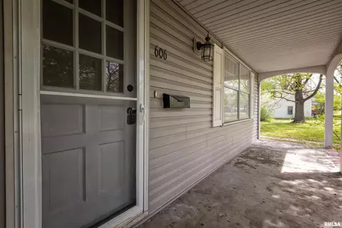 606 S 7th St, Herrin, IL 62948 photo 3