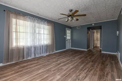 606 S 7th St, Herrin, IL 62948 photo 4