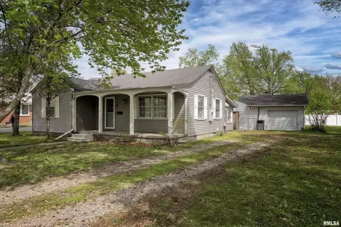 606 S 7th St, Herrin, IL 62948 photo 2